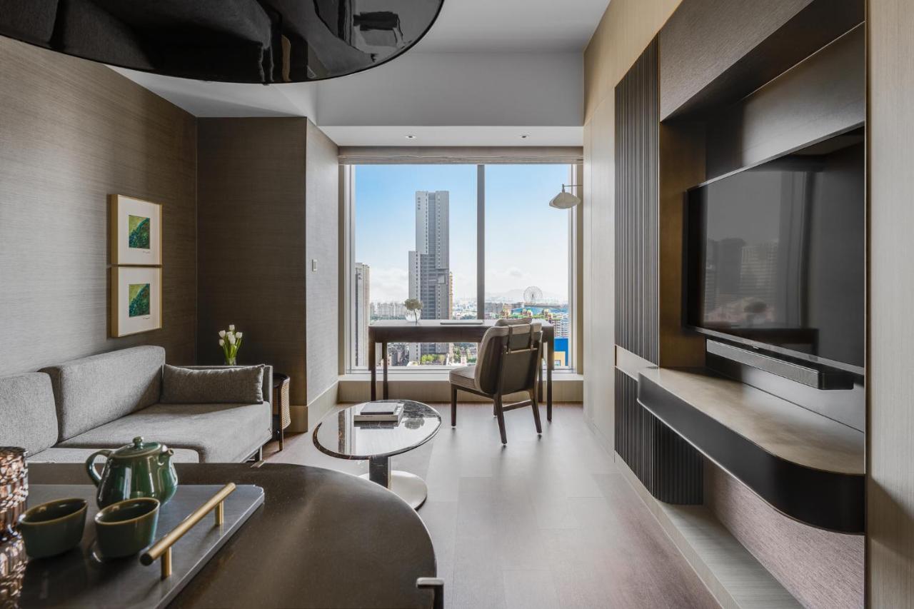 ホテル Intercontinental Kaohsiung By Ihg エクステリア 写真 A suite at the hotel