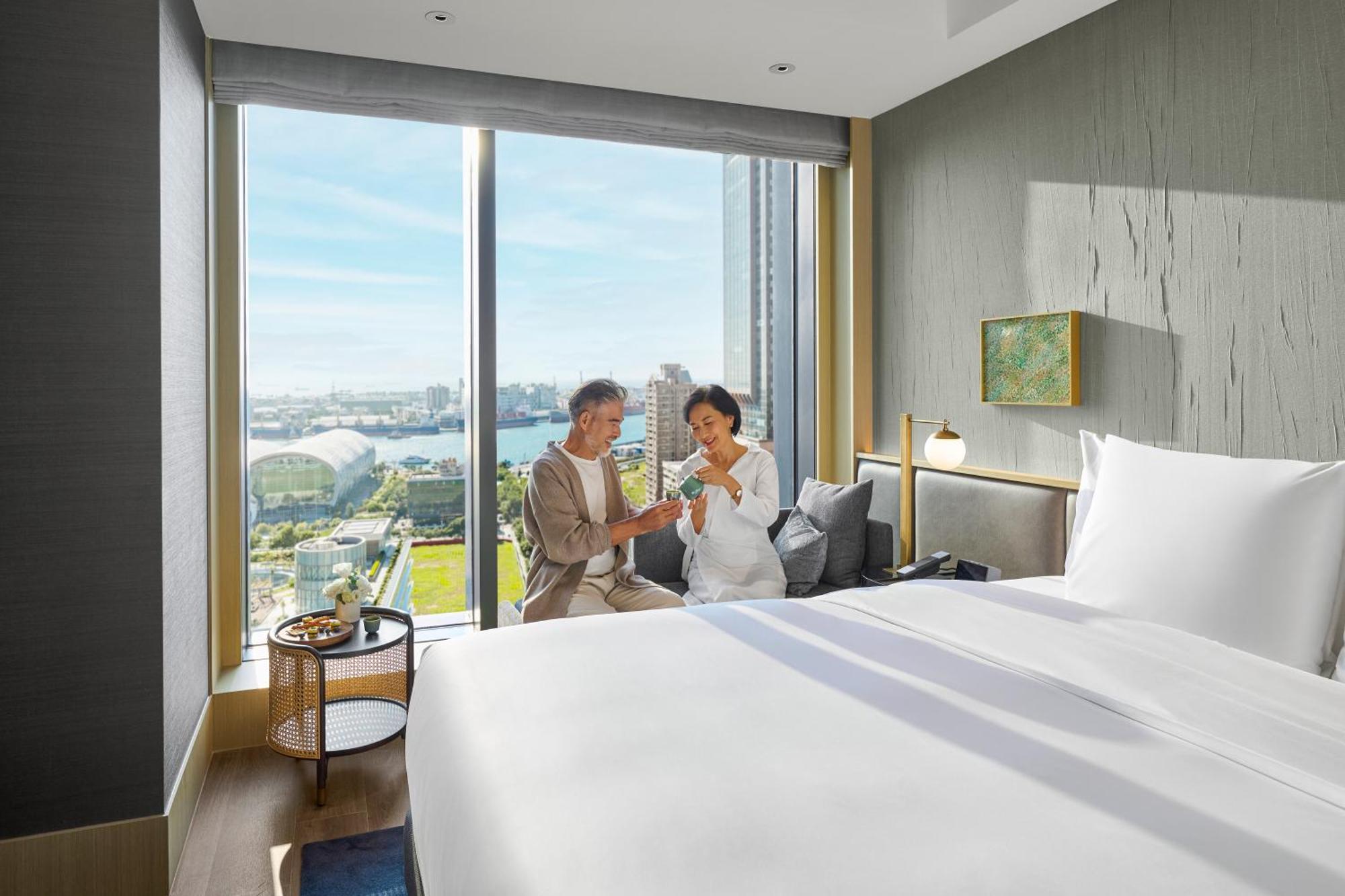 ホテル Intercontinental Kaohsiung By Ihg 部屋 写真 A guest room at the hotel